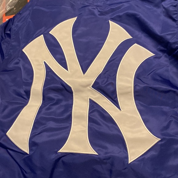 New York Yankees Supreme Rain Coat - Picture 3 of 6